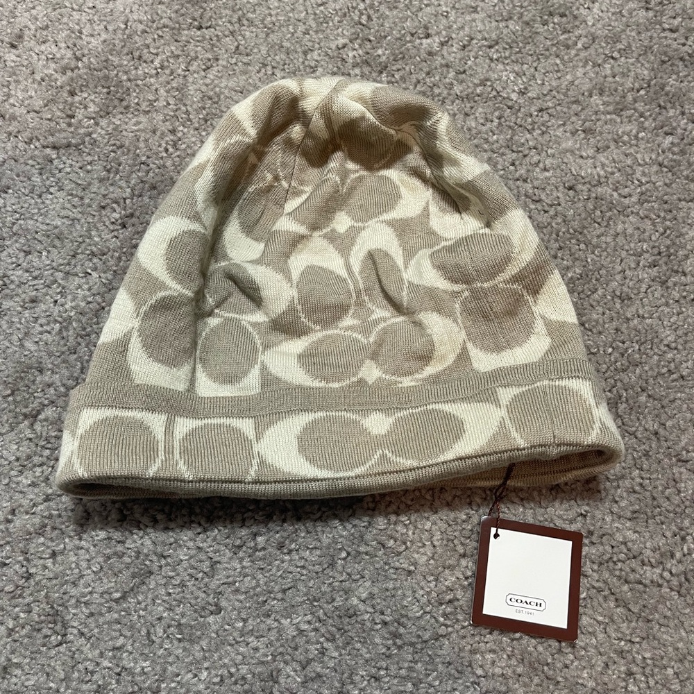 **SOLD**Coach Beige and Cream Knit Beanie